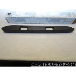 Moulure porte feux plaque immatriculation porte arriere Mercedes original OEM 90674009009B51